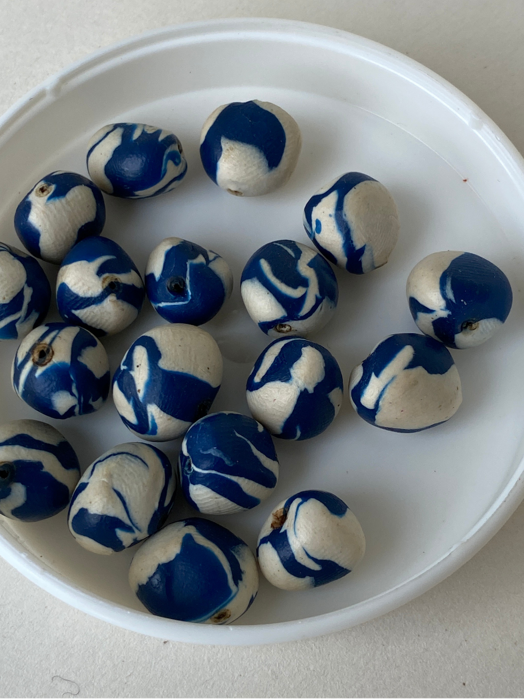 Blue & White Marbled Round Beads for Jewellery Making – Pre-Loved