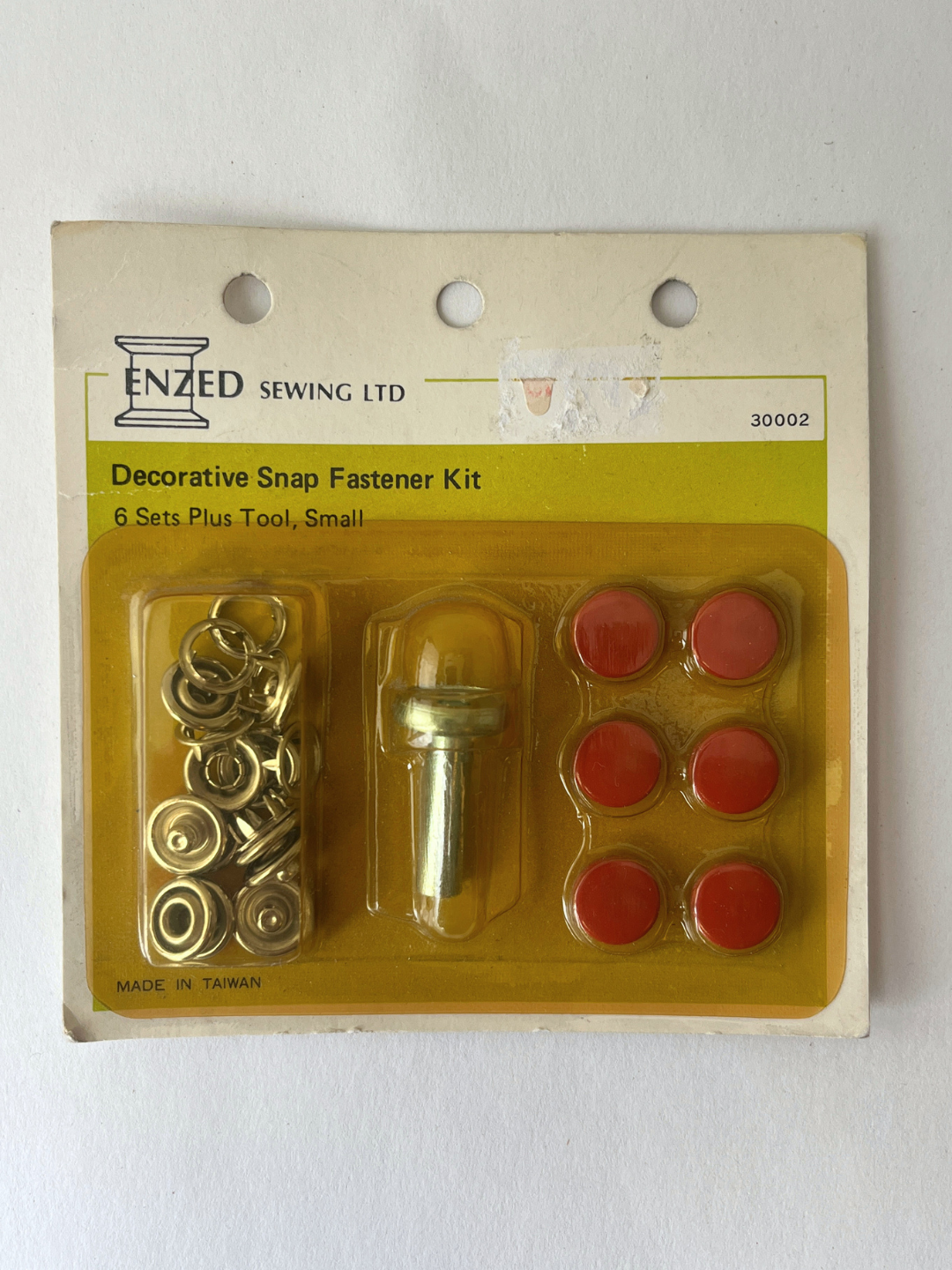 Vintage Red Enzed Decorative Snap Fastener Kit